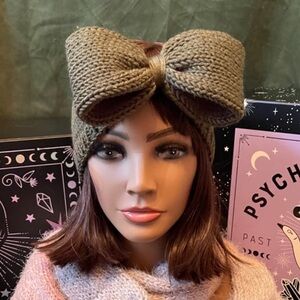 "Green With Envy" Hand-Knit Ear Warmer – Bold Bow, Big Cozy Energy